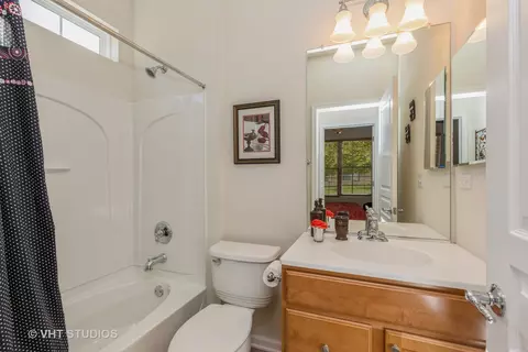 2823 Beacon Point Cir, Elgin, IL 60124 photo 5