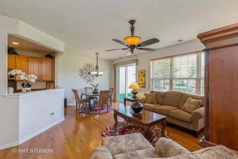 2823 Beacon Point Cir, Elgin, IL 60124 photo 15