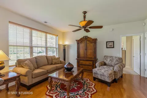 2823 Beacon Point Cir, Elgin, IL 60124 photo 12
