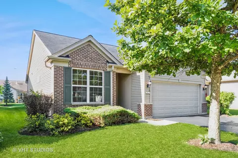 2823 Beacon Point Cir, Elgin, IL 60124 photo 1