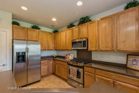 2823 Beacon Point Cir, Elgin, IL 60124 photo 9