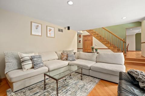 1819 E Bittersweet Ln, Mount Prospect, IL 60056 photo 4