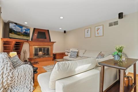 1819 E Bittersweet Ln, Mount Prospect, IL 60056 photo 3