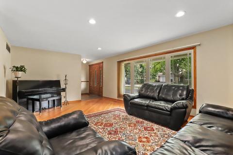 1819 E Bittersweet Ln, Mount Prospect, IL 60056 photo 8