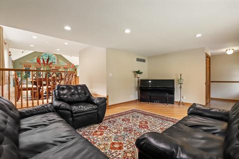 1819 E Bittersweet Ln, Mount Prospect, IL 60056 photo 9