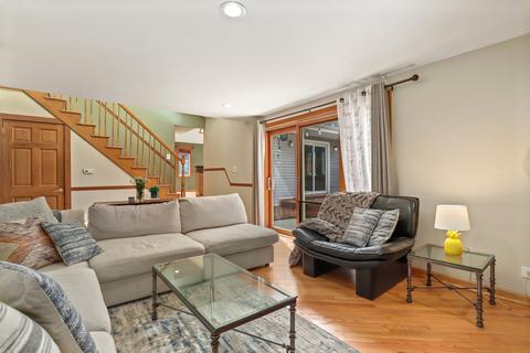 1819 E Bittersweet Ln, Mount Prospect, IL 60056 photo 5