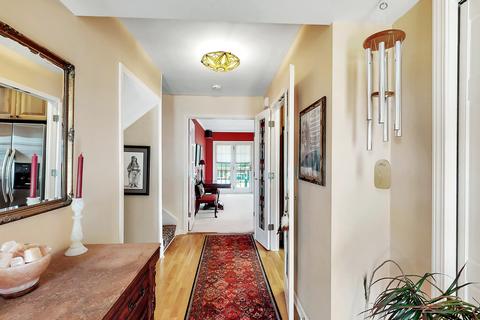 1370 Nottingham Ln, Hoffman Estates, IL 60169 photo 2