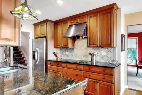 1370 Nottingham Ln, Hoffman Estates, IL 60169 photo 8