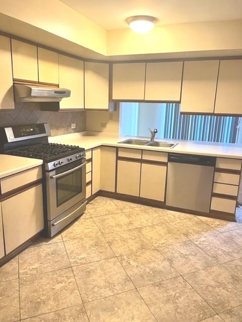 2610 E Martha Pl, Burnham, IL 60633 photo 2