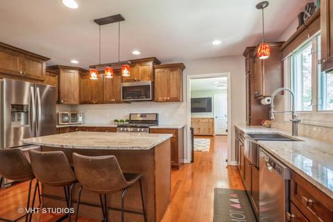 700 Alhambra Ln, Hoffman Estates, IL 60169 photo 5