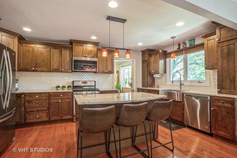 700 Alhambra Ln, Hoffman Estates, IL 60169 photo 2