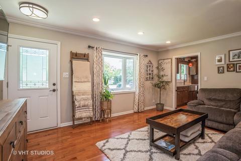700 Alhambra Ln, Hoffman Estates, IL 60169 photo 8