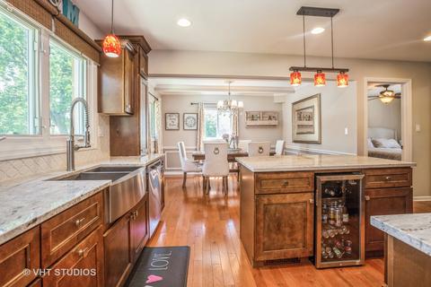 700 Alhambra Ln, Hoffman Estates, IL 60169 photo 3