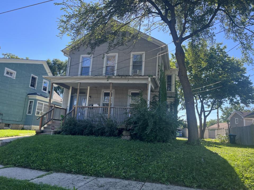  632 S Lincoln Ave S, Aurora, IL 60505 photo 1