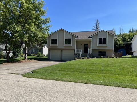 3205 W Beach Dr, Mchenry, IL 60050 photo 1