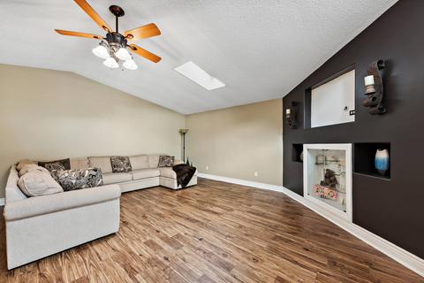 1211 N Bush Ave, Kankakee, IL 60901 photo 5