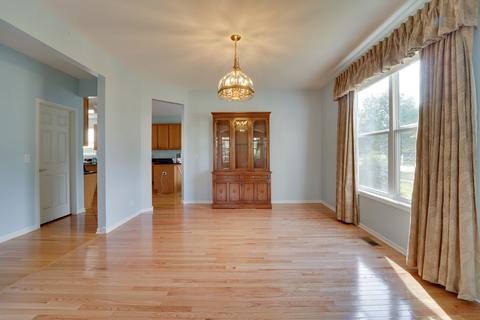 1491 Della Dr, Hoffman Estates, IL 60169 photo 4