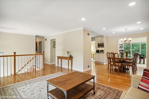 3965 Suffolk Ln, Hoffman Estates, IL 60192 photo 4
