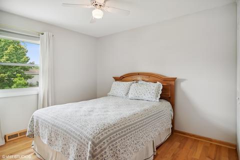 3965 Suffolk Ln, Hoffman Estates, IL 60192 photo 14