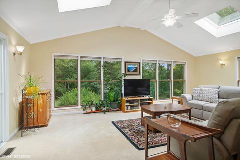 3965 Suffolk Ln, Hoffman Estates, IL 60192 photo 10