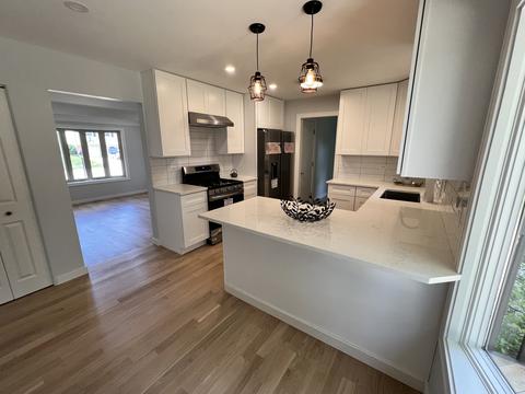 995 Concord Ln, Hoffman Estates, IL 60192 photo 2