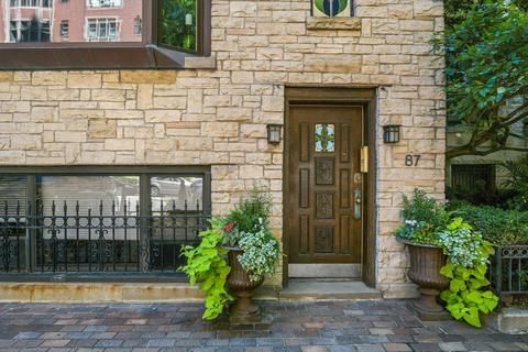 87 Elm St #2, Chicago, IL 60611 photo 1