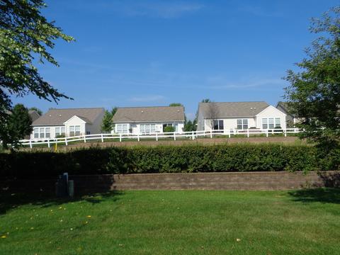 2878 Edgewater Dr, Elgin, IL 60124 photo 2