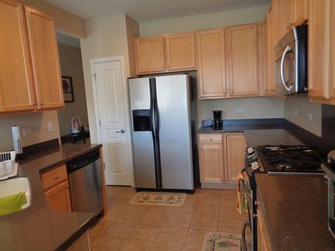 2878 Edgewater Dr, Elgin, IL 60124 photo 5
