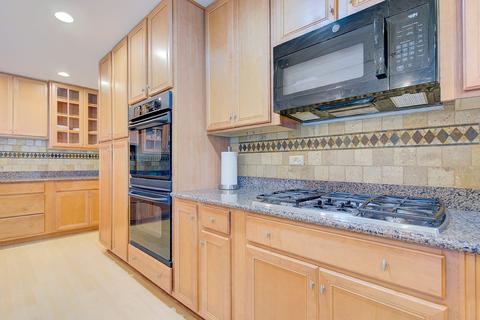 3072 Barnstable Ct, Aurora, IL 60504 photo 4