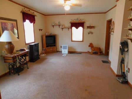 602 E Locust St, Chatsworth, IL 60921 photo 5