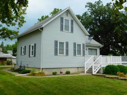 602 E Locust St, Chatsworth, IL 60921 photo 1