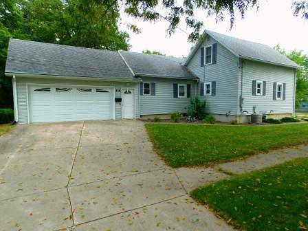 602 E Locust St, Chatsworth, IL 60921 photo 2