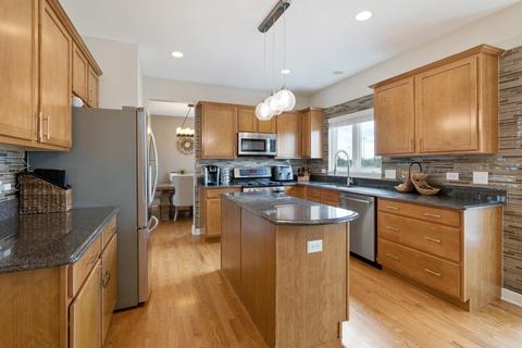 170 Fieldcrest Dr, Bartlett, IL 60103 photo 7