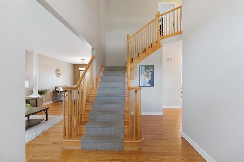 170 Fieldcrest Dr, Bartlett, IL 60103 photo 2