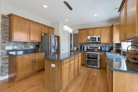 170 Fieldcrest Dr, Bartlett, IL 60103 photo 8
