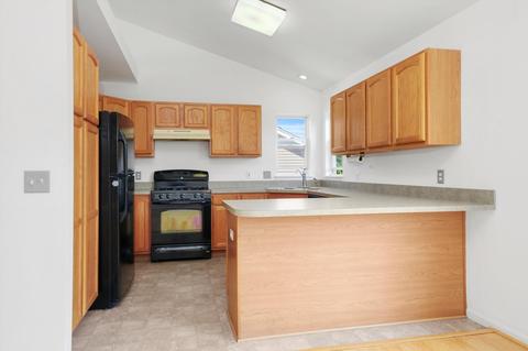 909 Dewey St, Harvard, IL 60033 photo 4