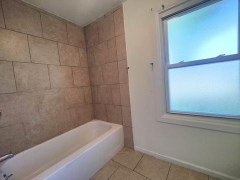 688 Ford Ave, Elgin, IL 60120 photo 11