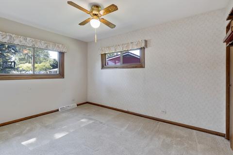 220 Mccain Ct, Des Plaines, IL 60016 photo 13