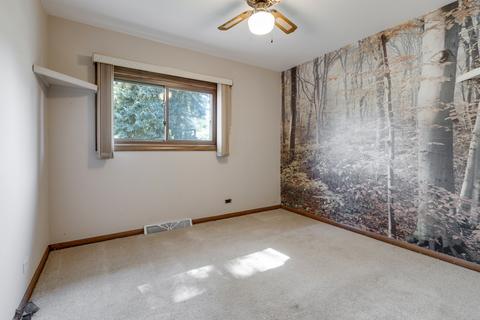 220 Mccain Ct, Des Plaines, IL 60016 photo 15