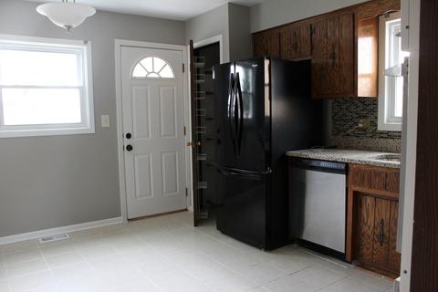 8958 Lyons St, Des Plaines, IL 60016 photo 3