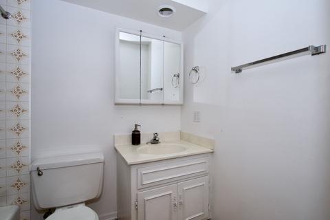 1302 E Washington St #E2, Des Plaines, IL 60016 photo 15