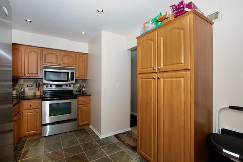 1302 E Washington St #E2, Des Plaines, IL 60016 photo 4