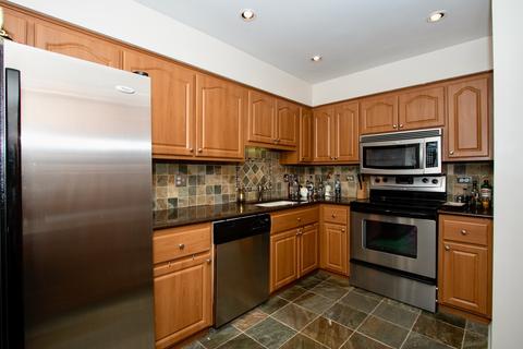 1302 E Washington St #E2, Des Plaines, IL 60016 photo 2
