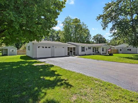 101 E Meade St, White Heath, IL 61884 photo 2
