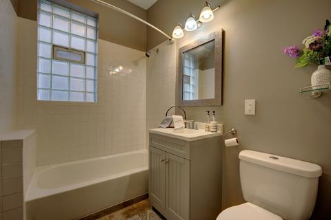 361 E 70 Pl, Chicago, IL 60637 photo 5