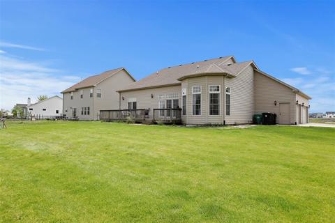 1262 Silver Oak Cir, Normal, IL 61761 photo 2