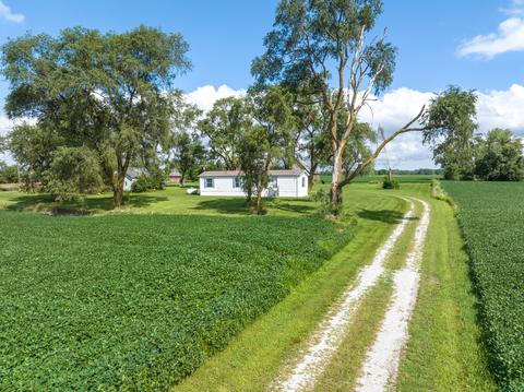 3224 E Kentucky Rd, Beecher, IL 60401 photo 1