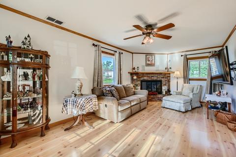 140 Illinois Blvd, Hoffman Estates, IL 60169 photo 3