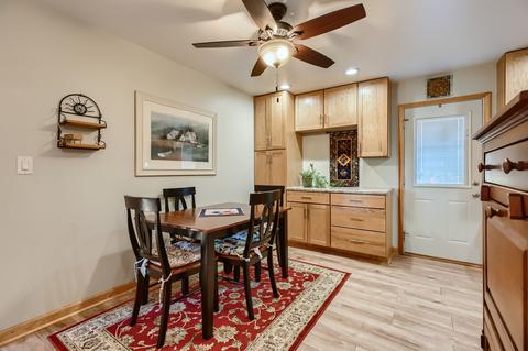 140 Illinois Blvd, Hoffman Estates, IL 60169 photo 4