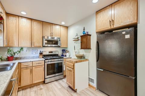 140 Illinois Blvd, Hoffman Estates, IL 60169 photo 6